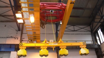 Magnet cranes GKMJ 10t/15,34m with a cantilever hoist and GDMJ 10t/17,12m with a rotary hoist for FERRUM Plze