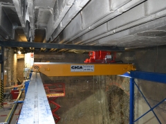Pražské metro - mostový jeřáb GDMJ 60t pro Metrostav