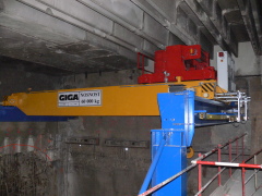 Pražské metro - mostový jeřáb GDMJ 60t pro Metrostav